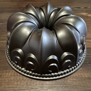 Nordic Ware 10 Cup Fleur De Lis Bundt Pan